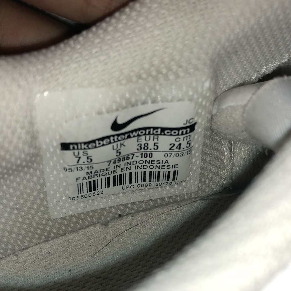 Nike - Picture 2 of 4